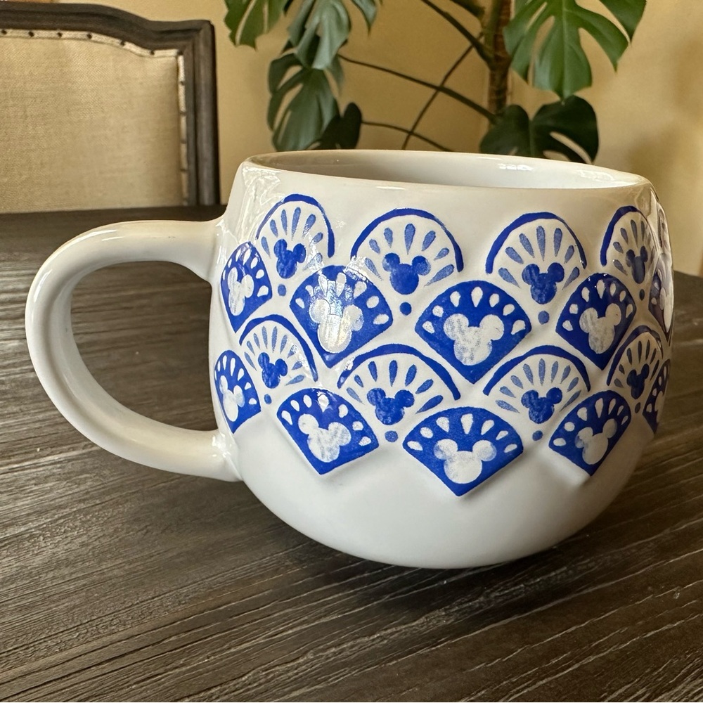 2022 Disney Parks Exclusive Homestead Blue & White 21oz Coffee Mug Mickey Mouse